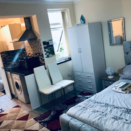 Self-Contained Studio Flat Bathrooms Kitchens Upgrade Locations To City Centre 15 Minutes Walking Distance Nottingham Universities Queen Hospitals City Hospitals Zewnętrze zdjęcie