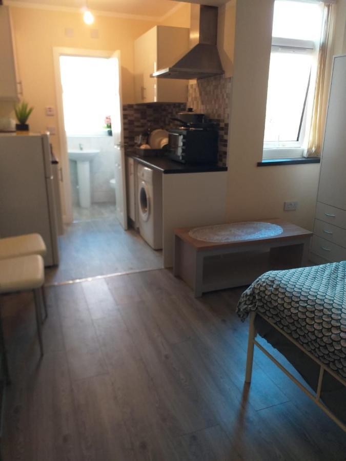 Self-Contained Studio Flat Bathrooms Kitchens Upgrade Locations To City Centre 15 Minutes Walking Distance Nottingham Universities Queen Hospitals City Hospitals Zewnętrze zdjęcie