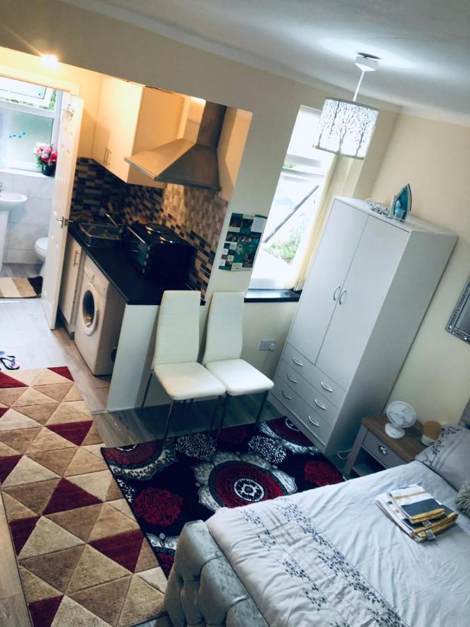 Self-Contained Studio Flat Bathrooms Kitchens Upgrade Locations To City Centre 15 Minutes Walking Distance Nottingham Universities Queen Hospitals City Hospitals Zewnętrze zdjęcie