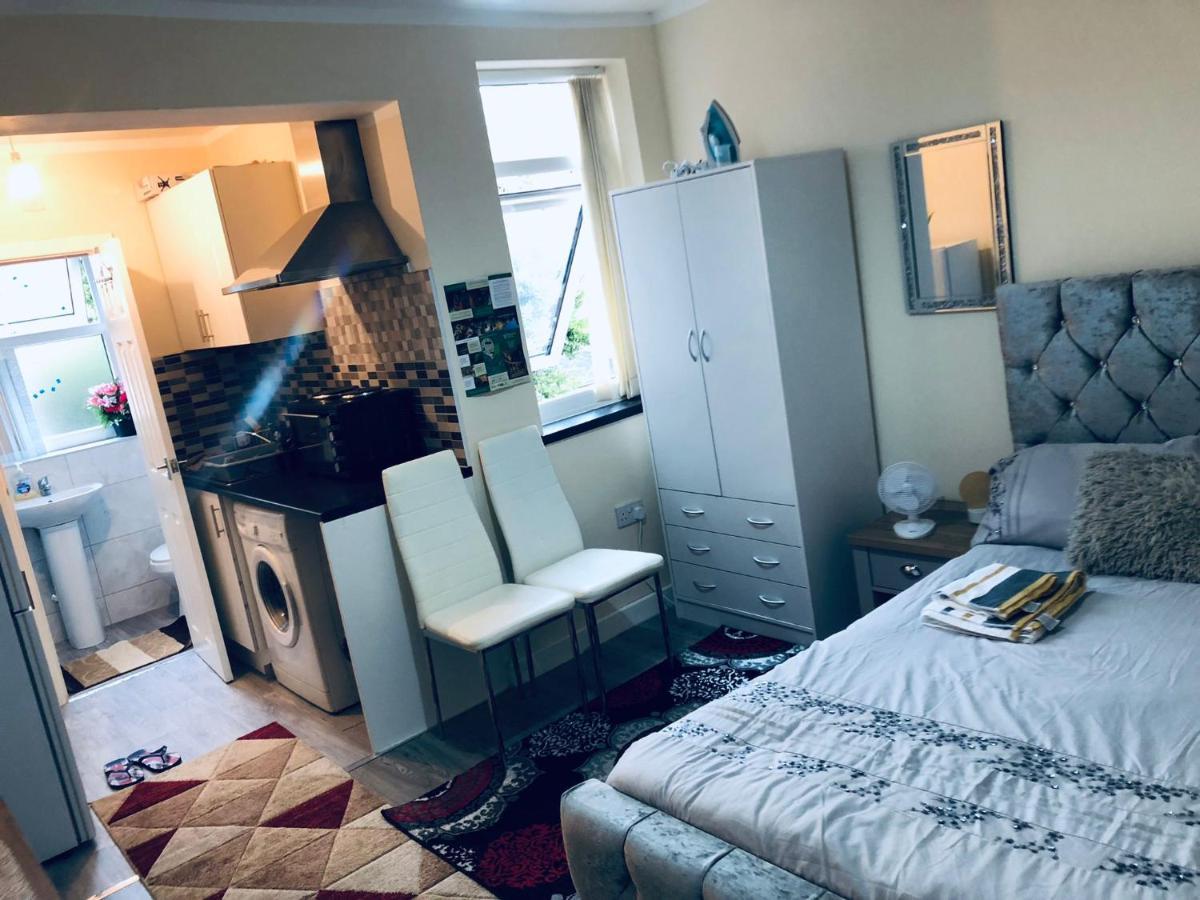 Self-Contained Studio Flat Bathrooms Kitchens Upgrade Locations To City Centre 15 Minutes Walking Distance Nottingham Universities Queen Hospitals City Hospitals Zewnętrze zdjęcie